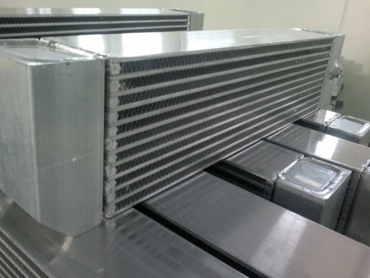 Lempeng Cahaya kompak Dan Fin Heat Exchanger oil cooler untuk sistem hidrolik